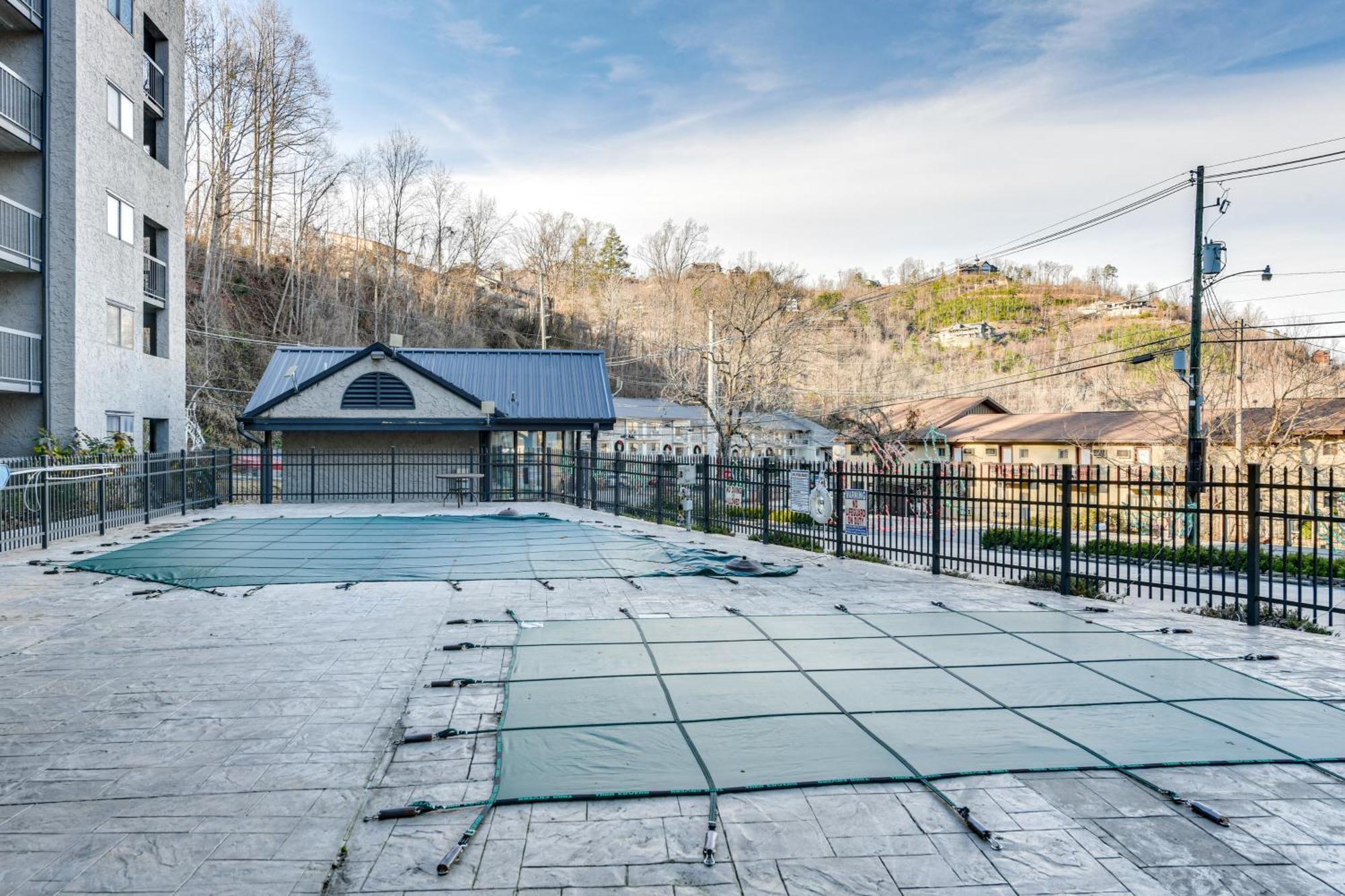 Downtown Gatlinburg Condo With Community Pool! Luaran gambar